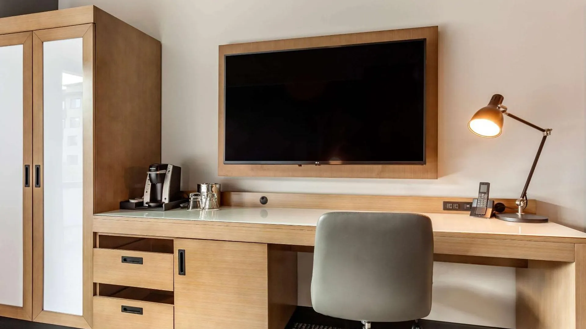 Cambria Downtown Phoenix Convention & Airport Hotel